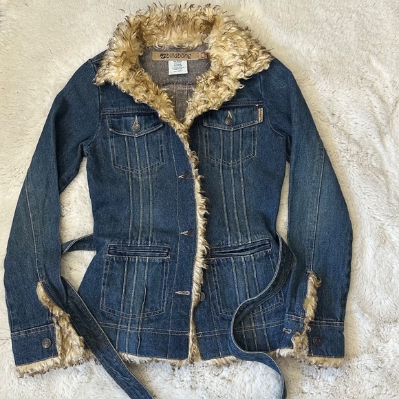 Billabong Faux Fur trimmed Denim Jacket with belt. - Picture 3 of 4
